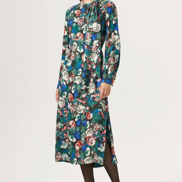 Flower Patterned Dress With Belt - Picture 2 of 4